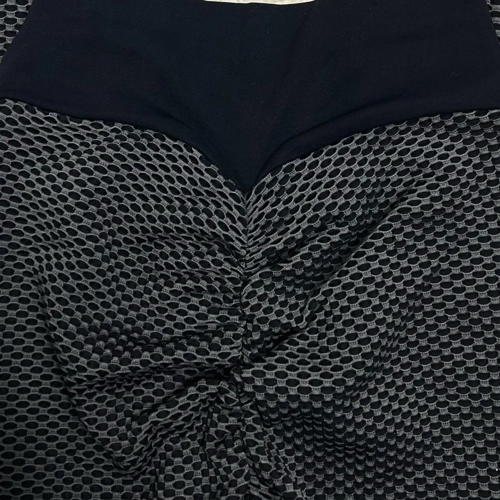 High-Rise Textured Scrunch Butt Leggings NWOT - Picture 4 of 6